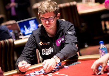 Fedor Holz chipleader Poker Masters $100K