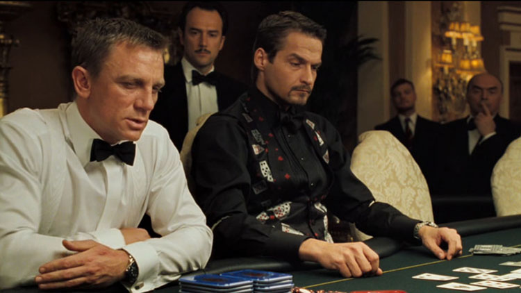 Джеймс Бонд під час гри у покер